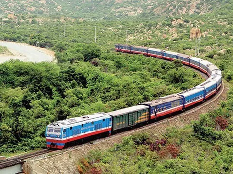 Chuyến tàu đi chưa tới 300km, giá vé từ 800.000đ, du khách nhận xét: "Tàu Việt Nam sạch nhất tôi từng đi"