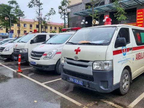 Tài xế xe cấp cứu thu 21 triệu đồng cho 200km: Bệnh viện sa thải 2 người