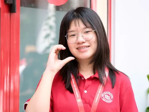 Hai lần trở thành thủ khoa của nữ sinh trường làng
