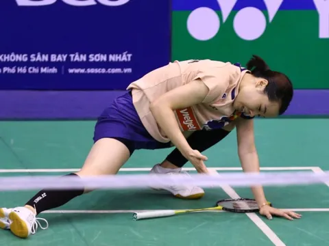 Thùy Linh bất ngờ bỏ cuộc trong set 2 giải super 750
