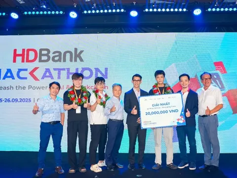 Sinh viên phát triển giải pháp trợ lý tài chính bằng AI