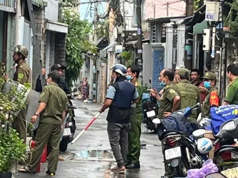 Người đàn ông cầm dao tấn công hàng xóm, cố thủ trong nhà chỉ vì chuyện nhắc mở nhạc ầm ĩ