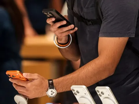 Giá điện thoại, laptop có thể tăng 'sốc' năm 2026 vì AI 'nuốt sạch' chip nhớ