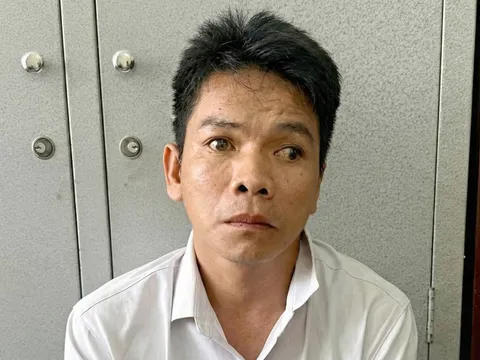 Thanh niên bán vé số vô cớ đâm thủng bụng chị bán bánh mì đang mang thai 36 tuần