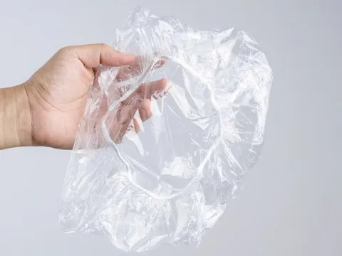 Tác dụng bất ngờ của mũ tắm miễn phí trong khách sạn