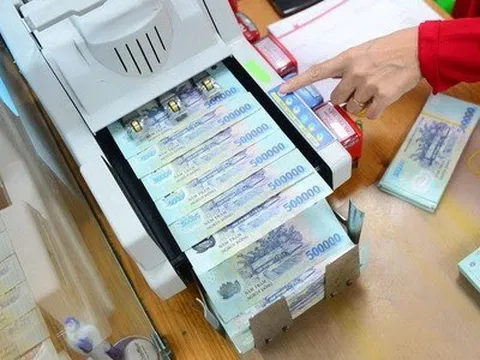 Ngân hàng giảm 2% lãi vay và ủng hộ 150 tỉ đồng cho người dân bị mưa lũ