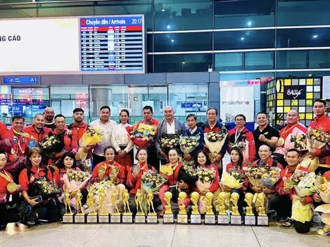 Ngày về rạng rỡ của đội tuyển thể hình với ngôi á quân thế giới