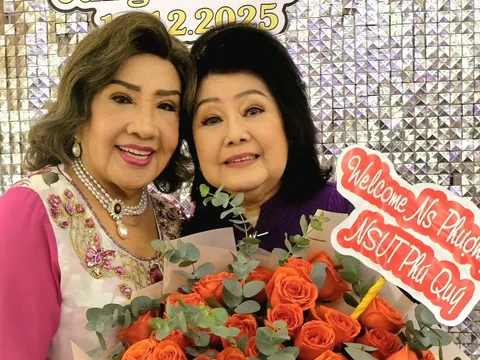 Nghệ sĩ Phượng Liên bật khóc trong ngày về lại quê hương