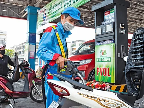 Vì sao xăng E10 khó bán dù đã thí điểm nhiều tháng?