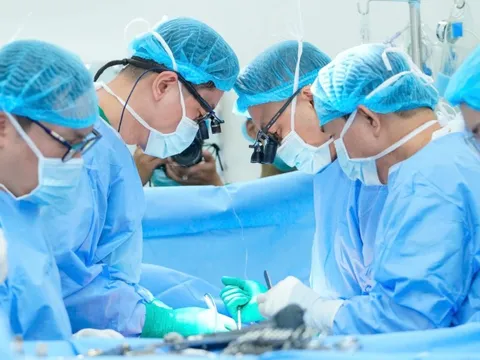 Ca ghép tim sinh tử giành lại sự sống cho cậu bé 15 tuổi ở Bệnh viện Đại học Y Dược TP.HCM